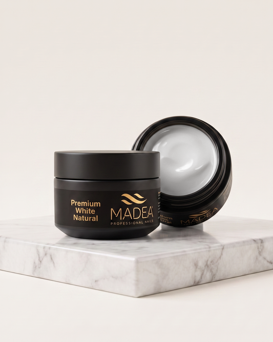 Gel costruttore Premium White Natural Madea da 15 ml, tonalità bianco lattiginoso, autolivellante a densità medio/alta
